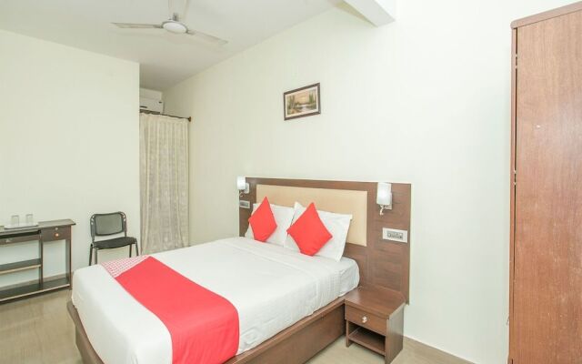 OYO 13170 Sky Suites