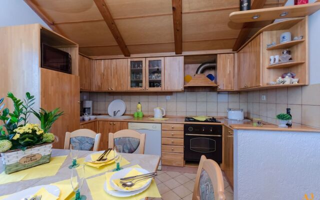 Apartments and Room Drazen