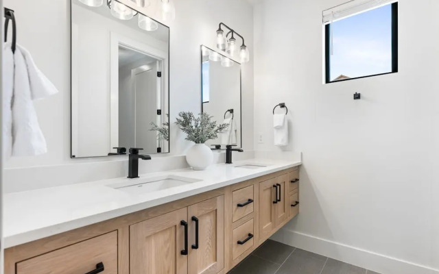 The Dugout 8 Bedroom Home