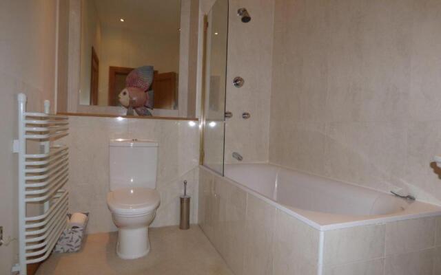 The Pipers No 7 Lomond Castle