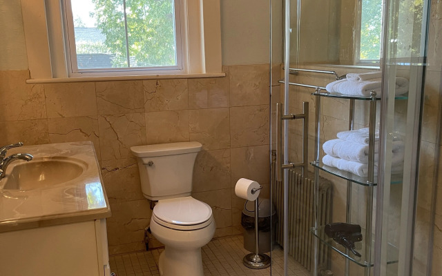 Chez Lindsey Bed & Breakfast