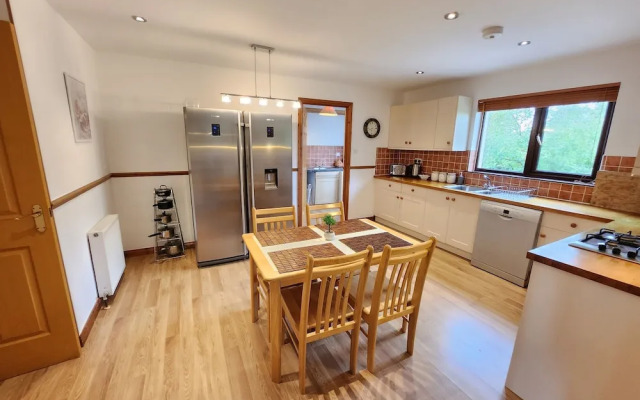Boutique 4-Bed Home in Inverness