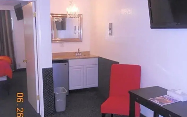 Tradewinds All Suite Hotel