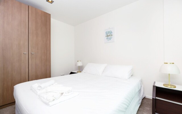 Harbour Views from Two Bedroom Beauty