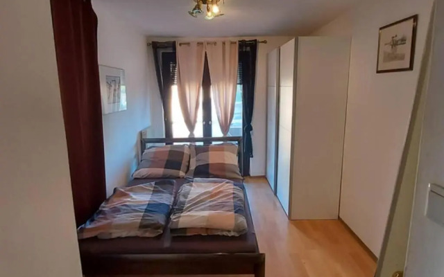 Quiet apartment close to town