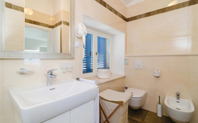 Nice Home in Brsecine With Wifi and 3 Bedrooms