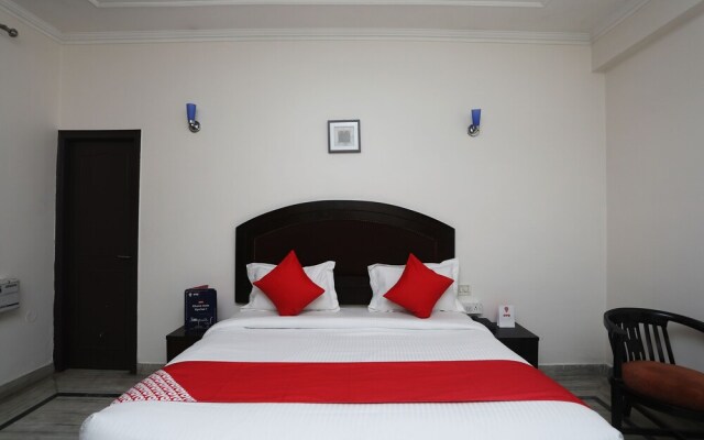 OYO 22270 Sky Inn