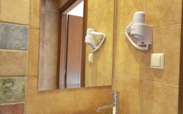 Polys Guest House