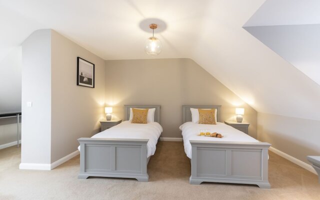 Elliot Oliver Cotswold Style 4 Bed House