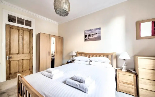 Bright And Airy City Centre Apartment