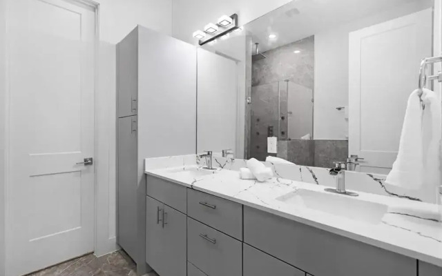 Newly Built Modern 3 Bedroom Houston Home