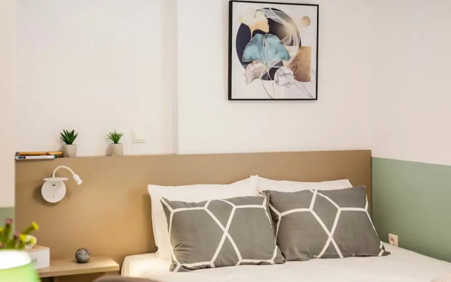 Kalamata Lime Studio - Urban Cozy Nest