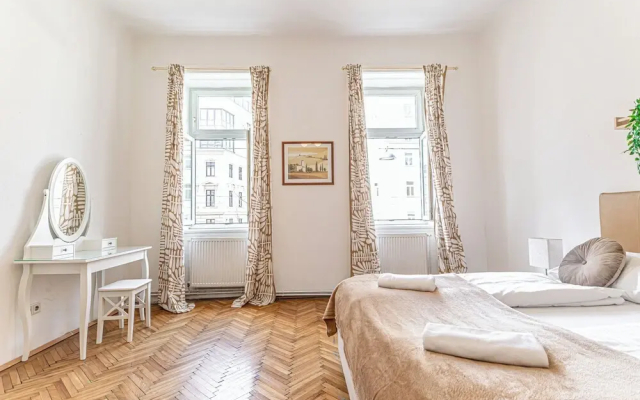 Modern 2BR Apartment Central Long Stay