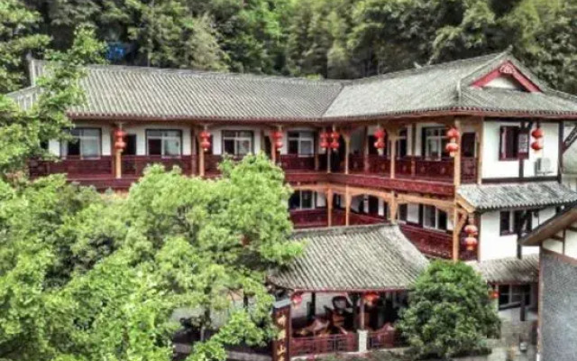 Qingcheng Mountain Tingcicada·Hot Spring B&B