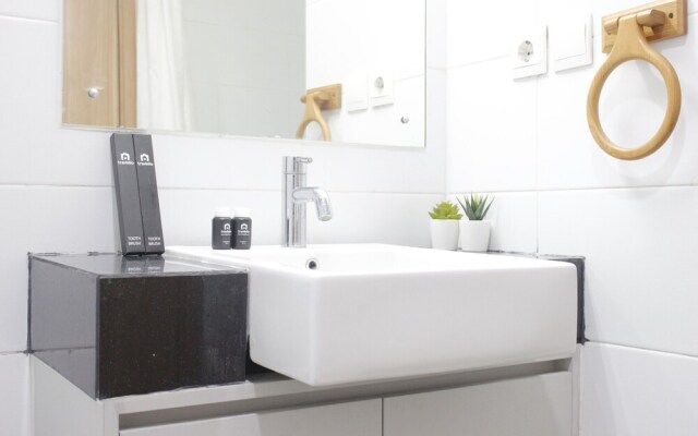 Comfy & Artsy Studio at Beverly Dago Apartment