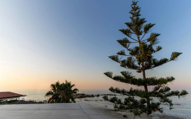 Kalamaki Luxury Suites