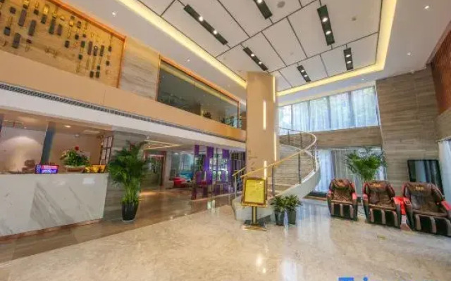 Radisson Blu Hotel (Wuhan University of Science and Technology Qingshan Campus)