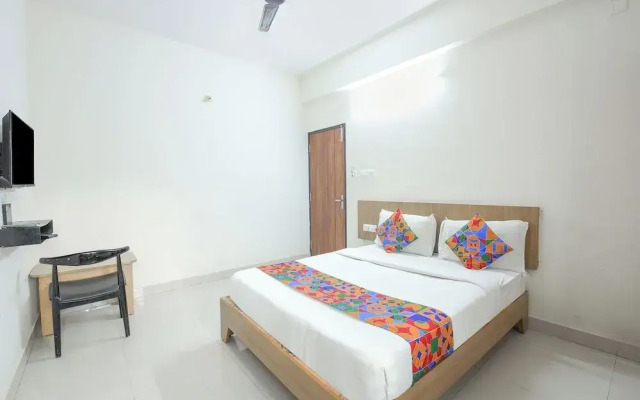 Fabhotel Golden Grand Inn