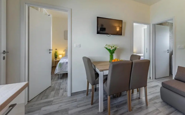 Awesome Apartment in Valbandon With Wifi and 2 Bedrooms