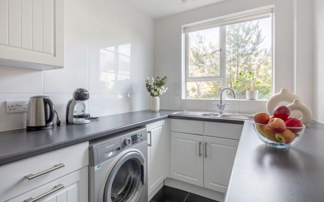 Elegant & Airy 2BR near Regents Park