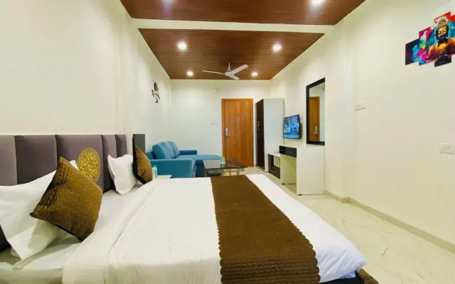 Stay 10 Parallel Apartment Hotel
