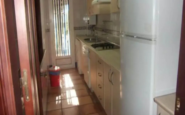 Apartment 2 Bedrooms With Pool 103424