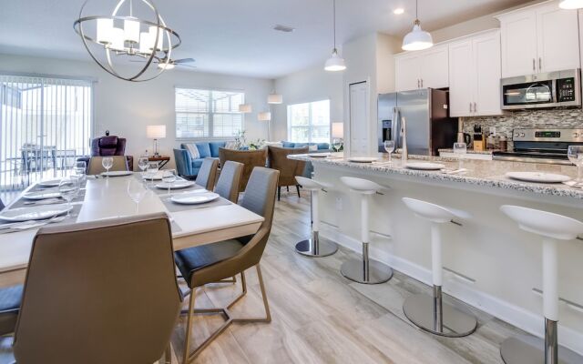 5 Bedroom House for 10 at Storey Lake