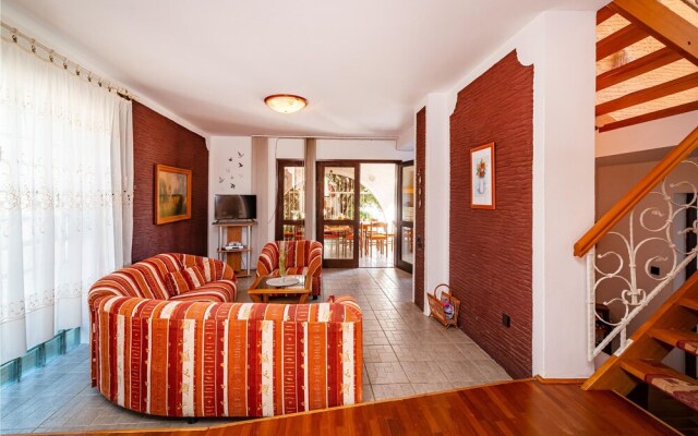 Stunning Home in Maslenica - Jasenice With 5 Bedrooms and Wifi