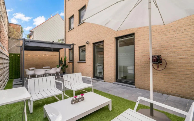 Gelijkvloers app mét ruim terras op 1 min van zee