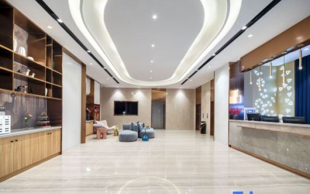 Starway Hotel (Tongliao Mingren Avenue)