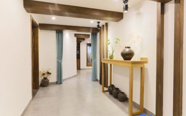 Wuyuan Fangzi Tea Homestay (Wuyuan High-speed Railway Station Xiangao Ancient City Branch)