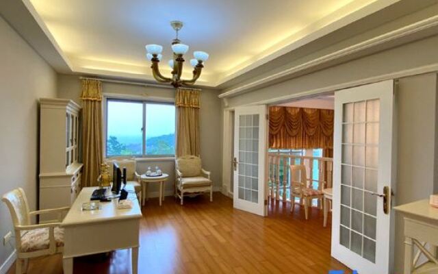 Xilei Hailu Guesthouse