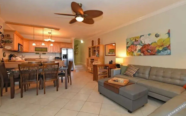 Hale Mahina Beach Resort