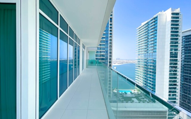 Luxurious Beach front Apt with balcony Dubai Marina