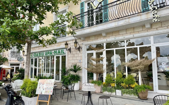 Lotus Home Cafe - Cable Car Station