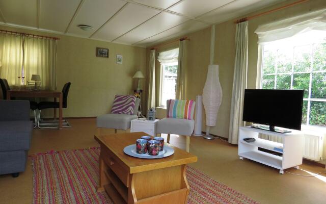 Detached chalet with nice terrace, near recreational lake