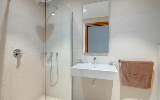 Luxury 2BR Apartment in Portomaso