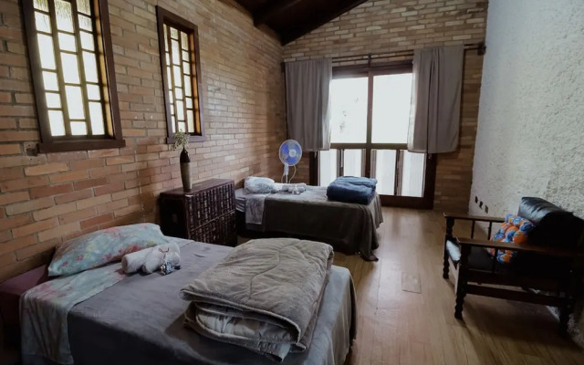 Tima Casa Ampla em Localiza o Privilegiada
