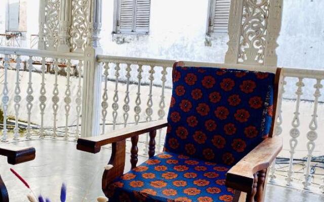 Balcony House