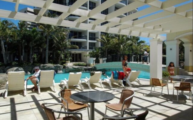 Mantra Towers of Chevron by Holiday Rentals Surfers Paradise