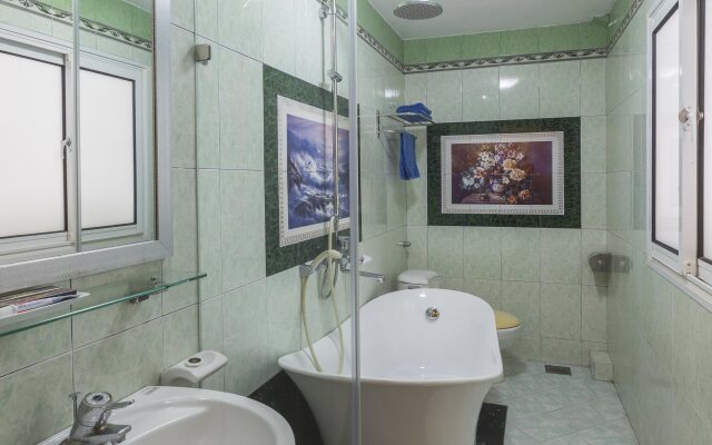 Dragon Hotel