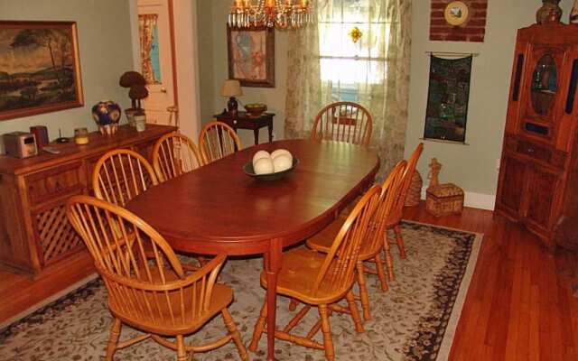 Frog Hollow Bed and Breakfast