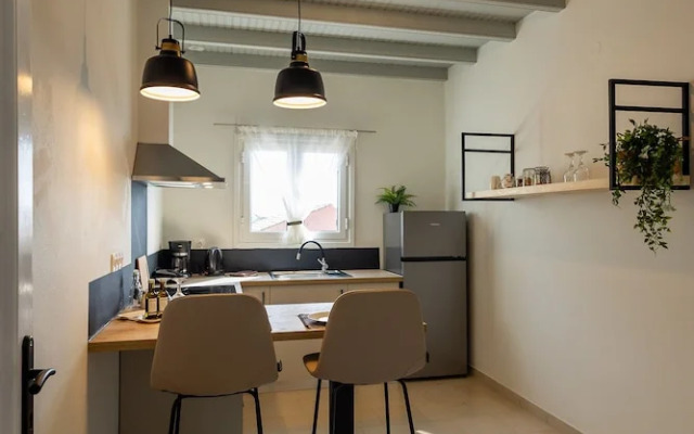 Vallia's Seaview & Stylish Apartments by Konnect, Nisaki