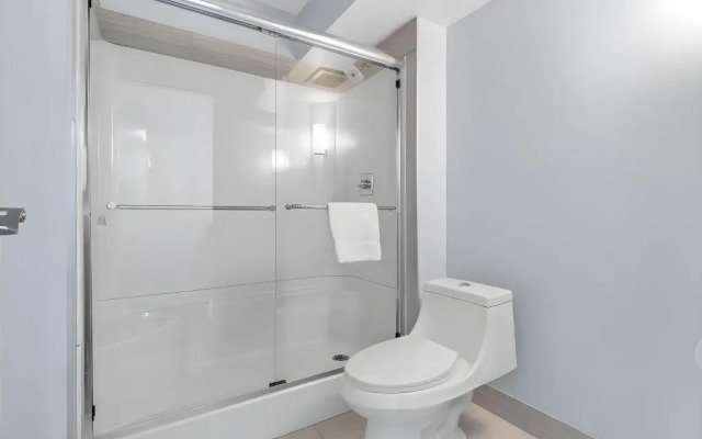 Emerald Hotel & Suites