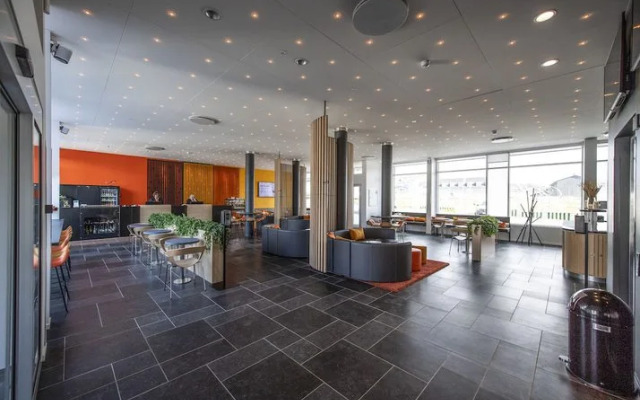 Super 8-Airport Downtown