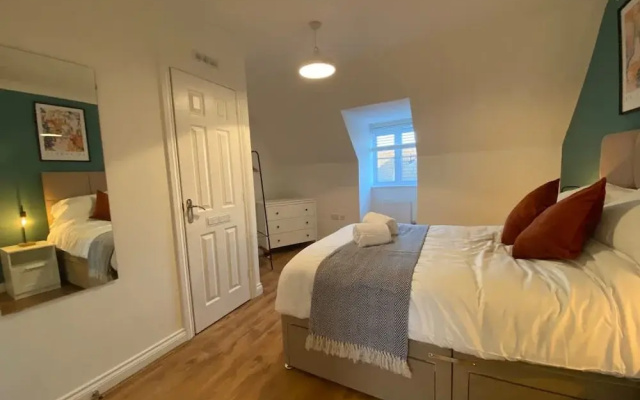 Host Stay Bluebell Close