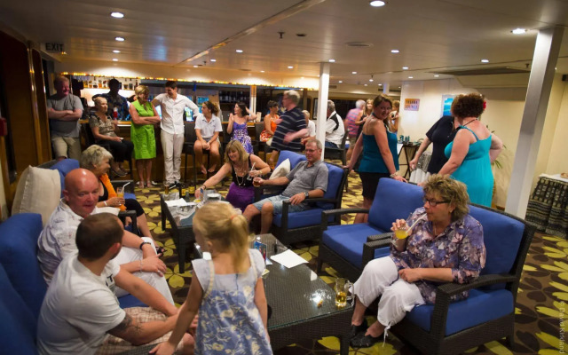 Captain Cook Cruises Fiji - Reef Endeavour