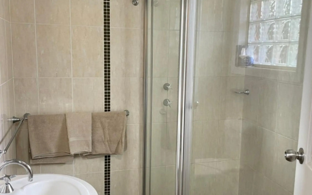 Cattlemans Country Motor Inn & Serviced Apartments
