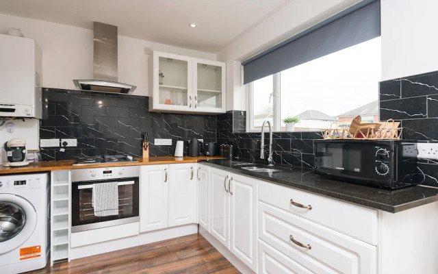 Captivating Beverley 3-bed House Private Parking