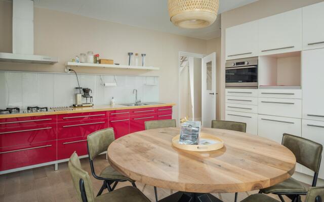 Large fully renovated farmhouse with indoor Swim spa and Sauna